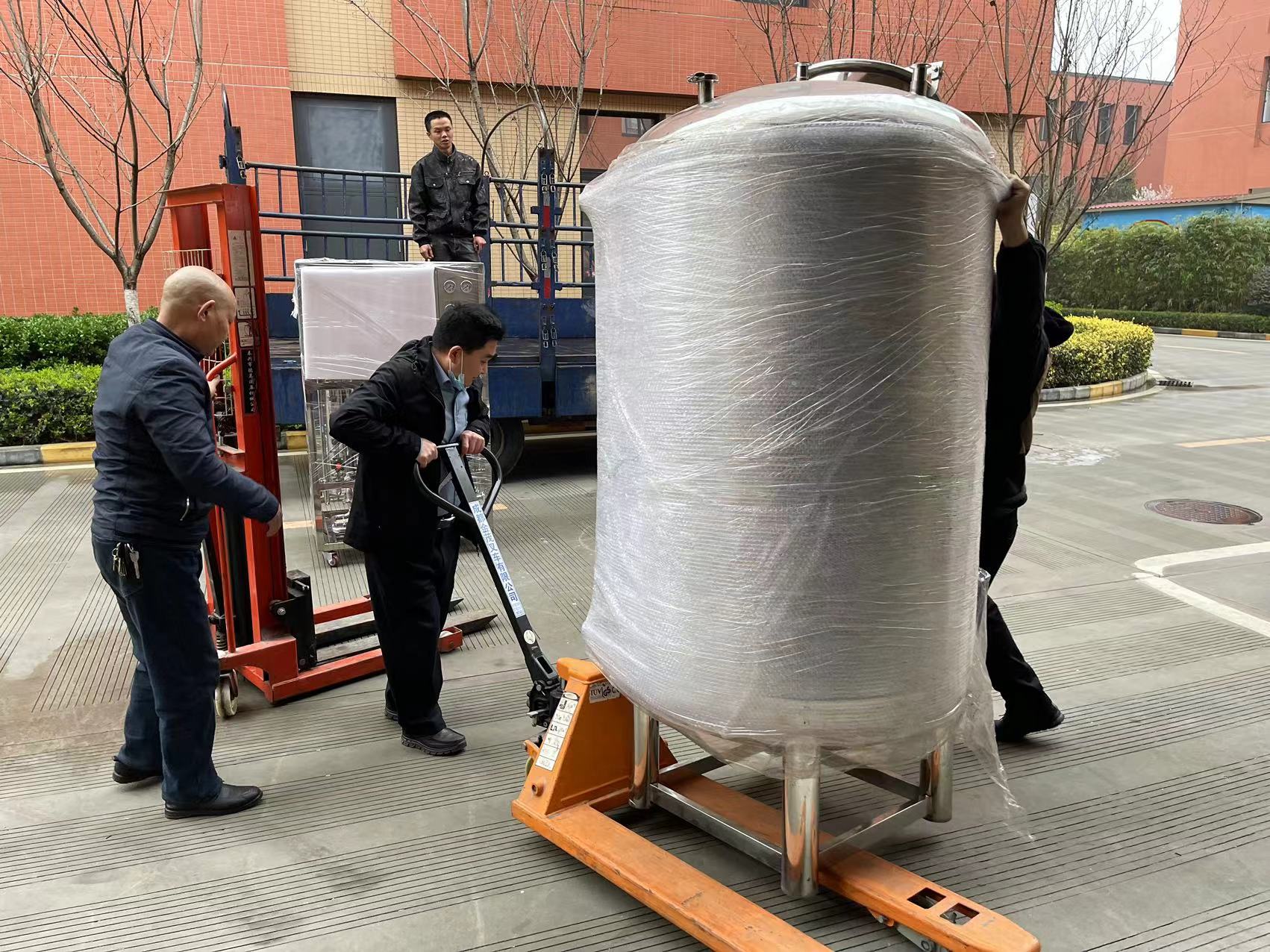 大型純水設(shè)備發(fā)貨現(xiàn)場 大型純水設(shè)備發(fā)貨現(xiàn)場